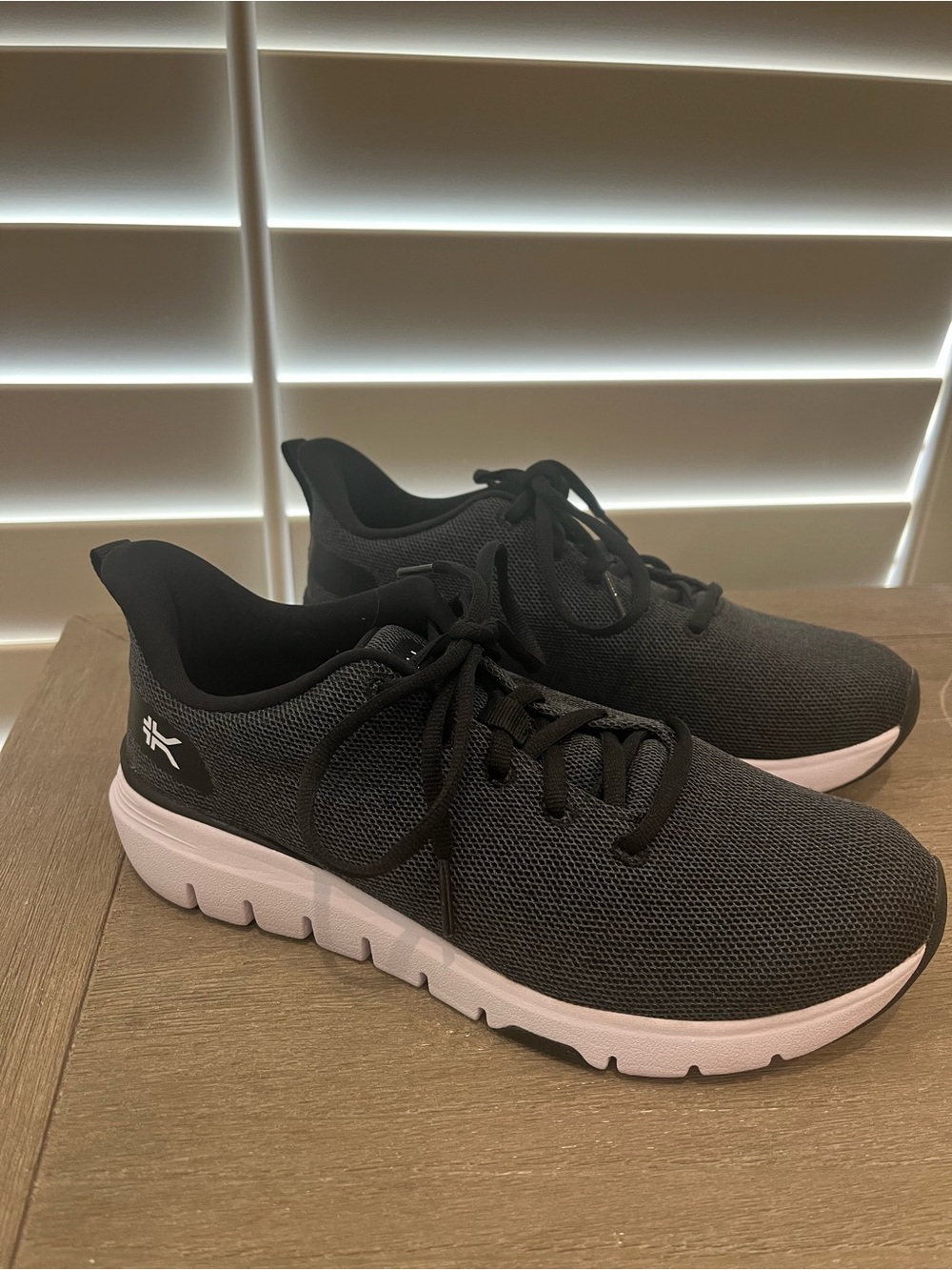 KURU Black and White Women's Sneakers(NWOT)